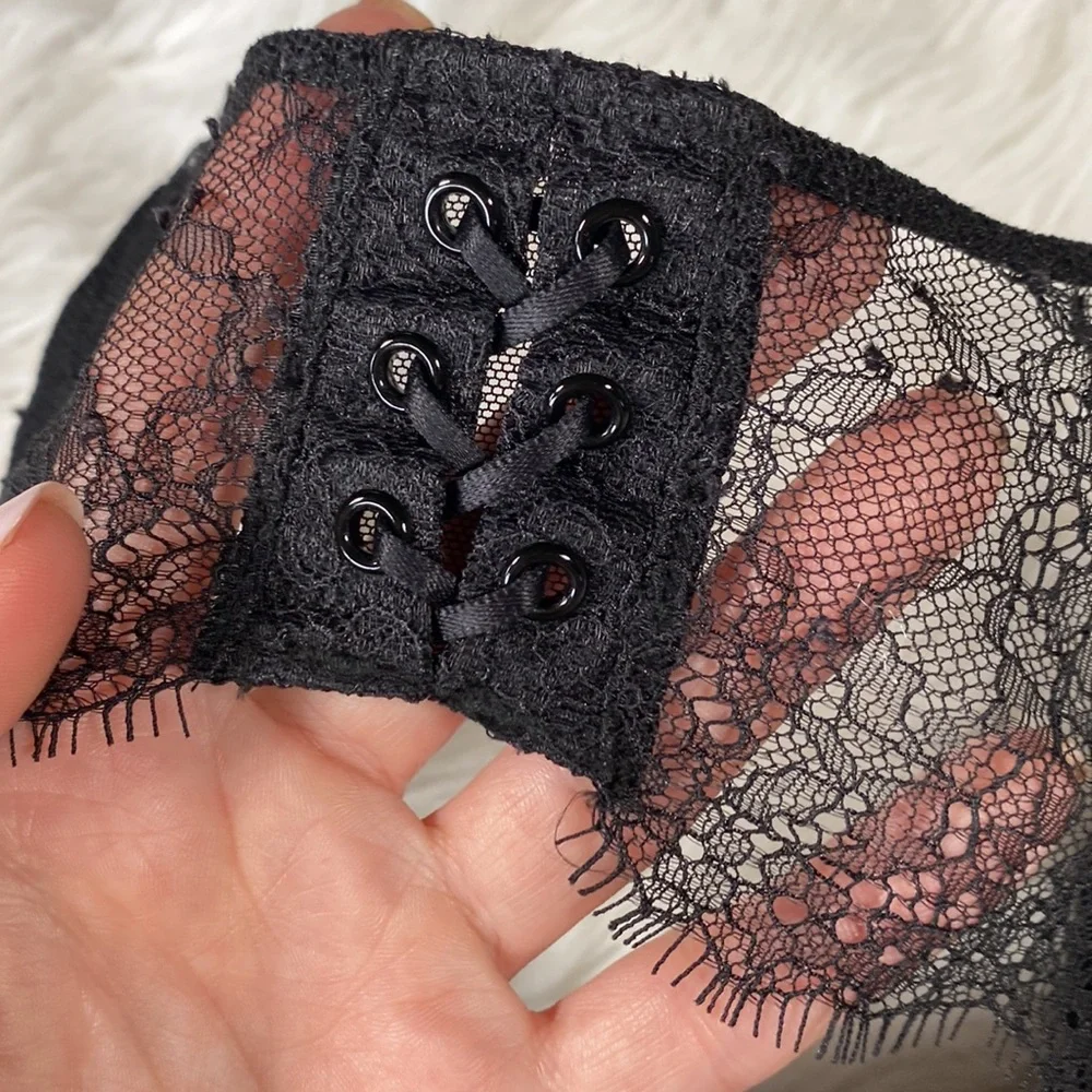 VS • Very Sexy High Neck Chantilly Lace Push Up Bra